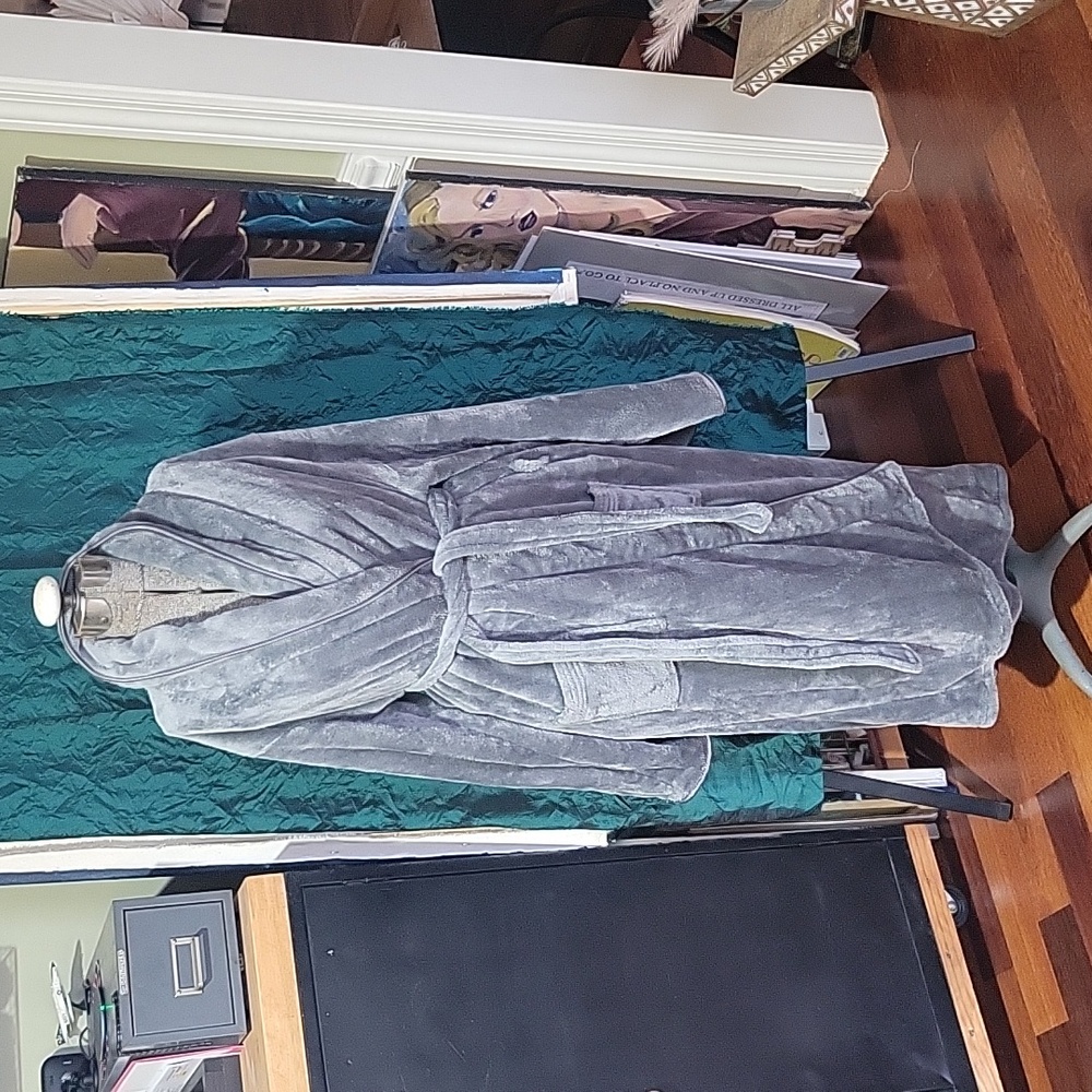 spa Fuzzy Grey Warm Robe OS - Picture 5 of 9